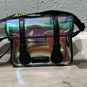 Dr Marten VEGAN IRIDESCENT 7 INCH
CROSSBODY BAG